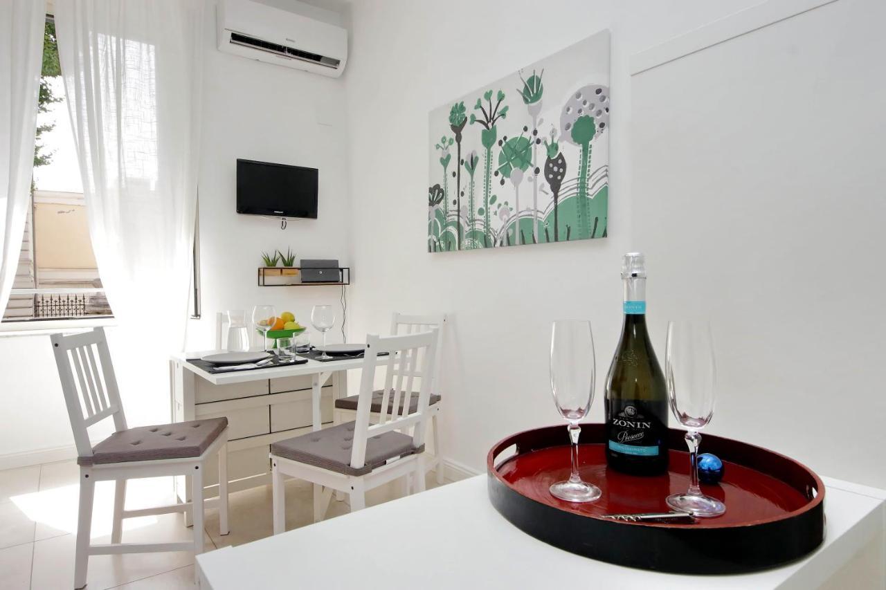 Castro Pretorio -1st Floor Of Historic Mansion With Lift, Comfortable, Baby Friendly, Bike Parking, Quiet And Guarded Area In Front Of Officers Headquarters 5 Minutes Walk From Termini Railway & Metro Station - Genuine Guest Care In 4 Lang Appartamento