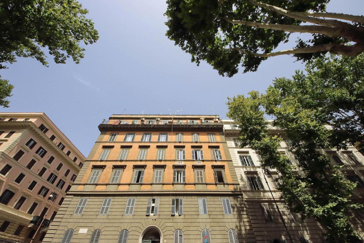 Castro Pretorio -1st Floor Of Historic Mansion With Lift, Comfortable, Baby Friendly, Bike Parking, Quiet And Guarded Area In Front Of Officers Headquarters 5 Minutes Walk From Termini Railway & Metro Station - Genuine Guest Care In 4 Lang * Roma