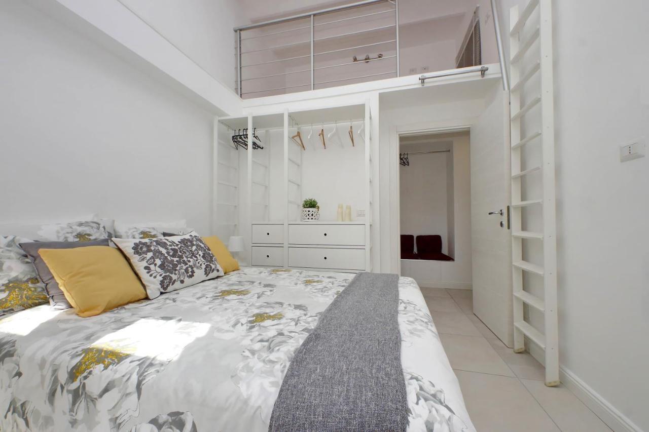 Apartamento Castro Pretorio -1st Floor Of Historic Mansion With Lift, Comfortable, Baby Friendly, Bike Parking, Quiet And Guarded Area In Front Of Officers Headquarters 5 Minutes Walk From Termini Railway & Metro Station - Genuine Guest Care In 4 Lang