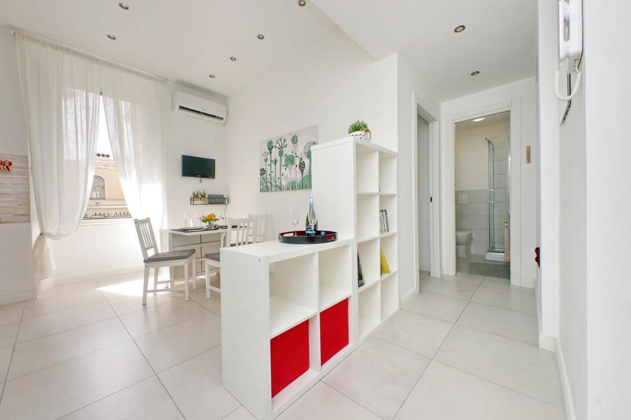 Appartamento Castro Pretorio -1st Floor Of Historic Mansion With Lift, Comfortable, Baby Friendly, Bike Parking, Quiet And Guarded Area In Front Of Officers Headquarters 5 Minutes Walk From Termini Railway & Metro Station - Genuine Guest Care In 4 Lang